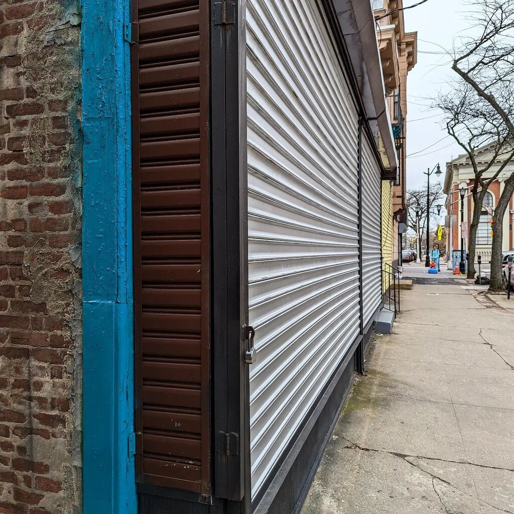 ThatAndyCohen's tweet photo. Bowers Street.

#jerseycity 
#jcheights 
#07307
#ilikedthecolors
#urbex 
#streetscape
#urbanscape
#urbanlandscape 
#street_photography
#streetphotography
#nycspc
#myspc
#capturestreets 
#spicollective
#storyofthestreet
#streetphotomag 
#streetselect 
#st… https://t.co/yk7RTc7rIv https://t.co/FgIY57qa0J