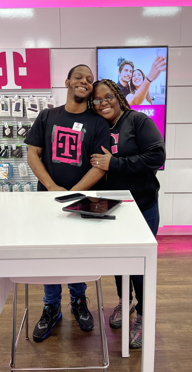 MagentaJoyJoy's tweet photo. #MagentaFam 💕@TheQueenOfDC @MagentaBenning @Jose_MejiaVA2PA @SellPhones4 #DCMetro #GreaterDC https://t.co/9f8U3wU8wY