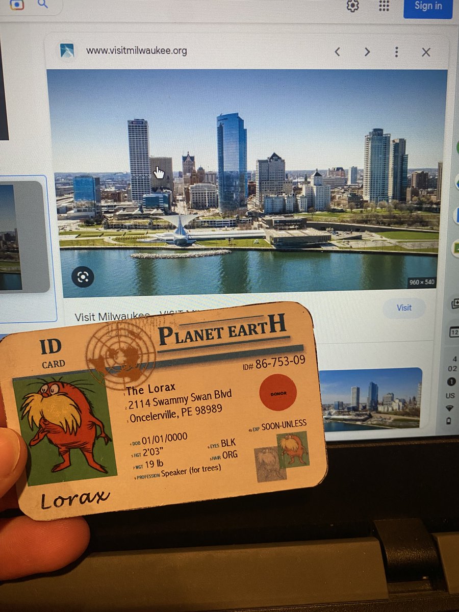 TrappMakenna's tweet photo. The city of Milwaukee is an industrial area because it is filled with businesses. However, the city of Franklin is a residential area because it is home to many houses and neighborhoods. #apesland #apeslorax https://t.co/oCn6TcFmlE