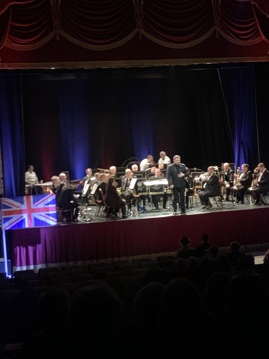 MCNorthYorksGem's tweet photo. The epic @GrimethorpeBand @NickHancock all here tonight  to supper @mariecurieuk #daffodilproms @RoyalHallEvents #brassband https://t.co/r2N8tTvOuf