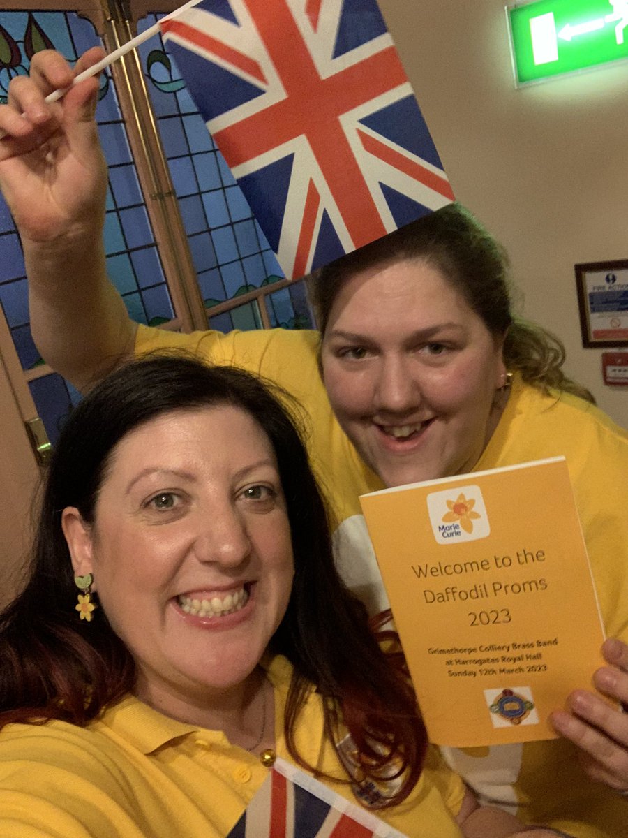 MCNorthYorksGem's tweet photo. The epic @GrimethorpeBand @NickHancock all here tonight  to supper @mariecurieuk #daffodilproms @RoyalHallEvents #brassband https://t.co/r2N8tTvOuf