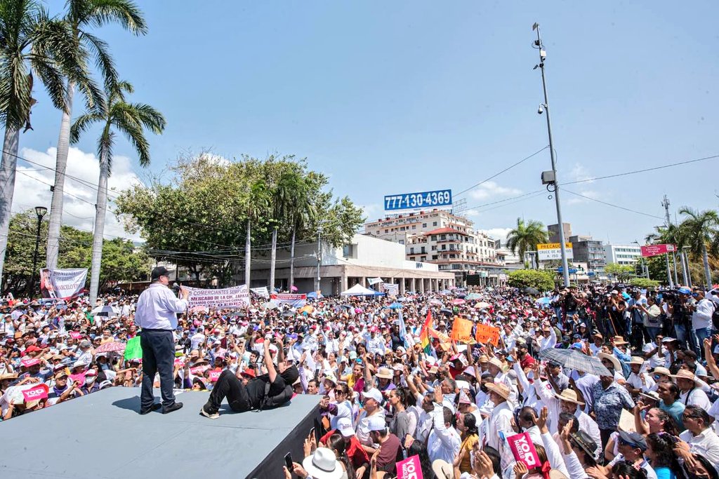 MProgresistaMX's tweet photo. Miles de mujeres tomaron las calles hoy en Acapulco, Guerrero en apoyo a Marcelo Ebrard. (1)

MARCELO #LoQueNosUne #ELPUEBLOCONMARCELO
@m_ebrard @luzmiazul @AbelinaLopezR @RBA_77 https://t.co/1xRaLc3FmB