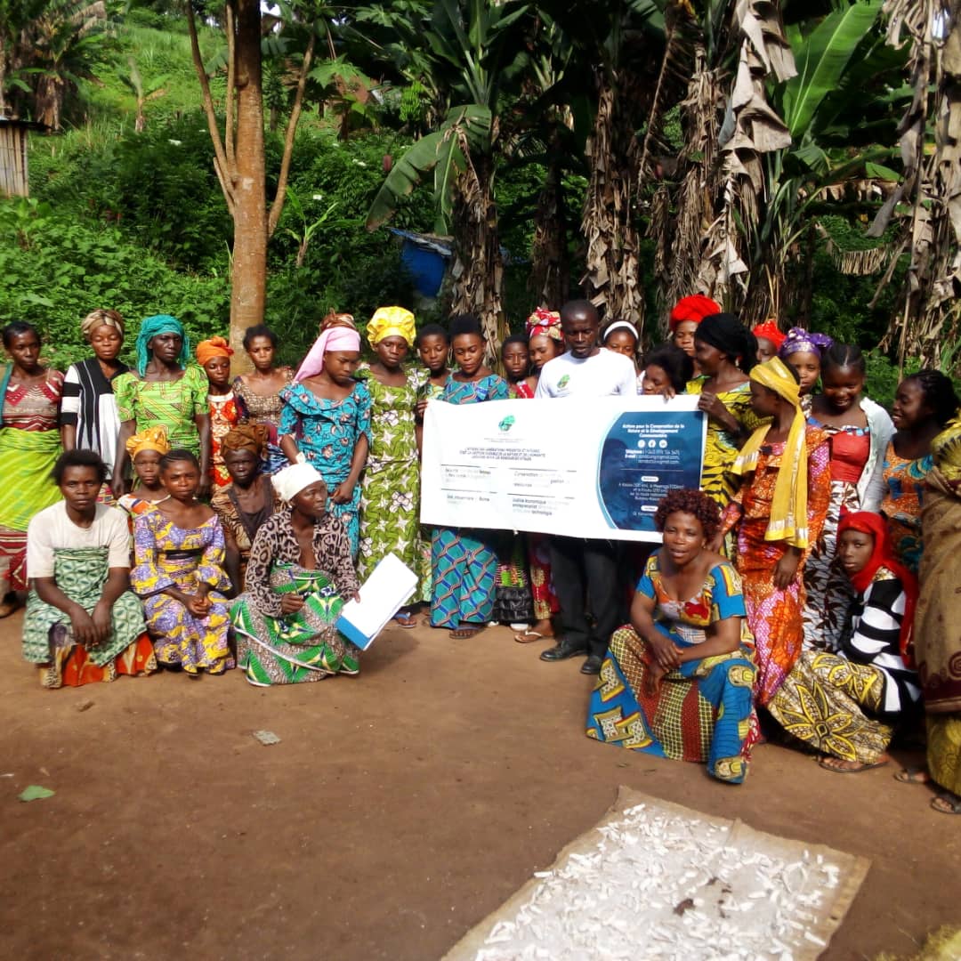 ACNDC_ASBL's tweet photo. Cri des femmes #autochtons #Batwa #Banyindu en marge du 8mars2023. Nous avons besoin de la couverture réseau dans la chefferie de #luindi, Territoire de #mwenga et de rendre le coût des forfaits internet accessible à toutes surtout pour les femmes rurales.@airtelrdc @Vodacomcongo https://t.co/sBA2FiwE2y