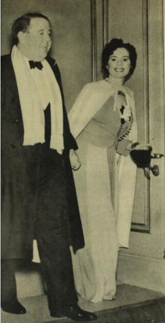 SoScarlett1's tweet photo. Charles Laughton and Elsa Lanchester go to the Cocoanut Grove nightclub inside the Ambassador Hotel, for the 1940 #Oscars. It had a palm tree motif. #oldmoviestars #TCM #oldHollywood #oldmovies #GWTW #GONEWITHTHEWIND #TCMparty #CharlesLaughton #ElsaLanchester #CocoanutGrove https://t.co/BR9N63VKbi