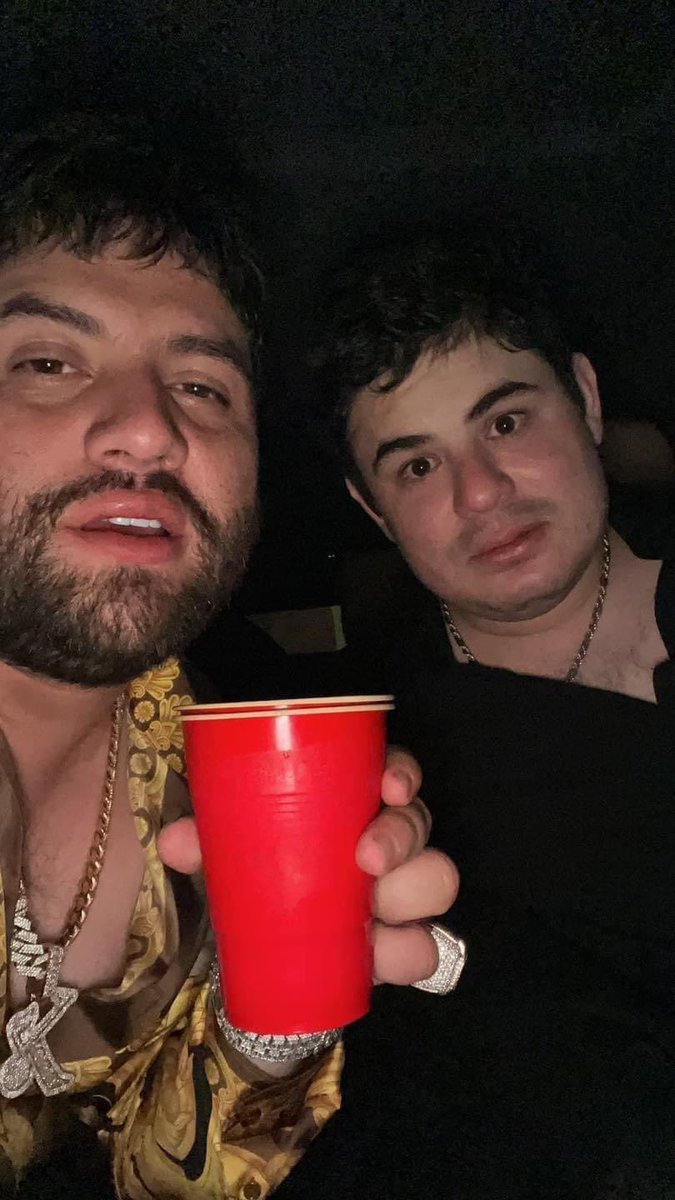 Mi compa y yo después de decir “nomas algo tranqui”
