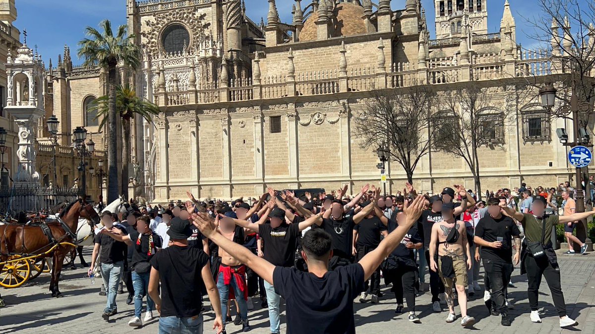 gradauda's tweet photo. Sevilla FC - UD Almería. Buen viaje del grupo con 130 desplazados, los cuales hemos presenciado una derrota más fuera de casa. 

¡TOCA HACERNOS FUERTES EN CASA!

#AlmeriaNuncaSeRinde https://t.co/LDRQFRot3J