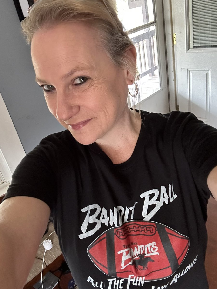 OGHotPineapple's tweet photo. Repping the old school #USFL with the @TampaBayBandits today and checking out @theusflproject https://t.co/GmuNXoJLQt