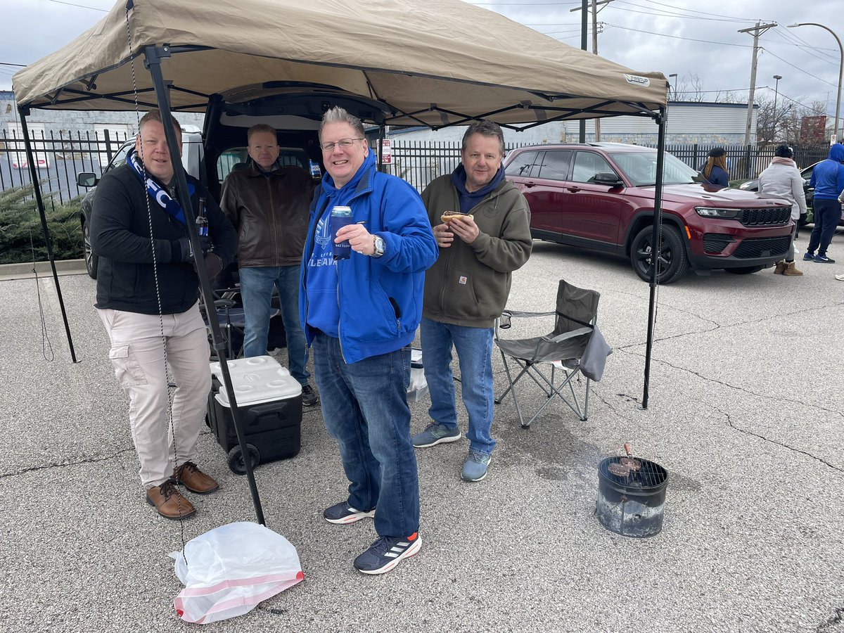TBurke70's tweet photo. Go #battlehawks . Tailgating and Kroenke Sucks! Chants https://t.co/KlhXHejPcT