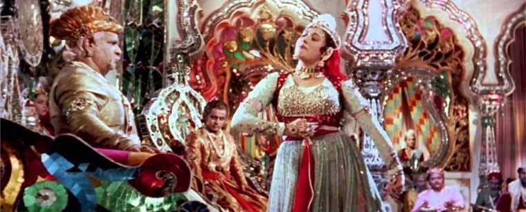 In my opinion 'Jab pyar kiya to Darna kya' is the ultimate defiance song

A mere court dancer challenging an emperor right at the center of his own court !!!

The strength of absolute vulnerability
The defiance of a strand of grass.

Gets me goosebumps ...

#MughalEAzam