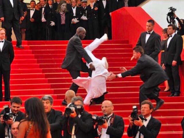 ProjBigScreen's tweet photo. BREAKING: Lydia Tar has pushed Jason Derulo down the stairs at #TheOscars https://t.co/Q24dbxgbu3