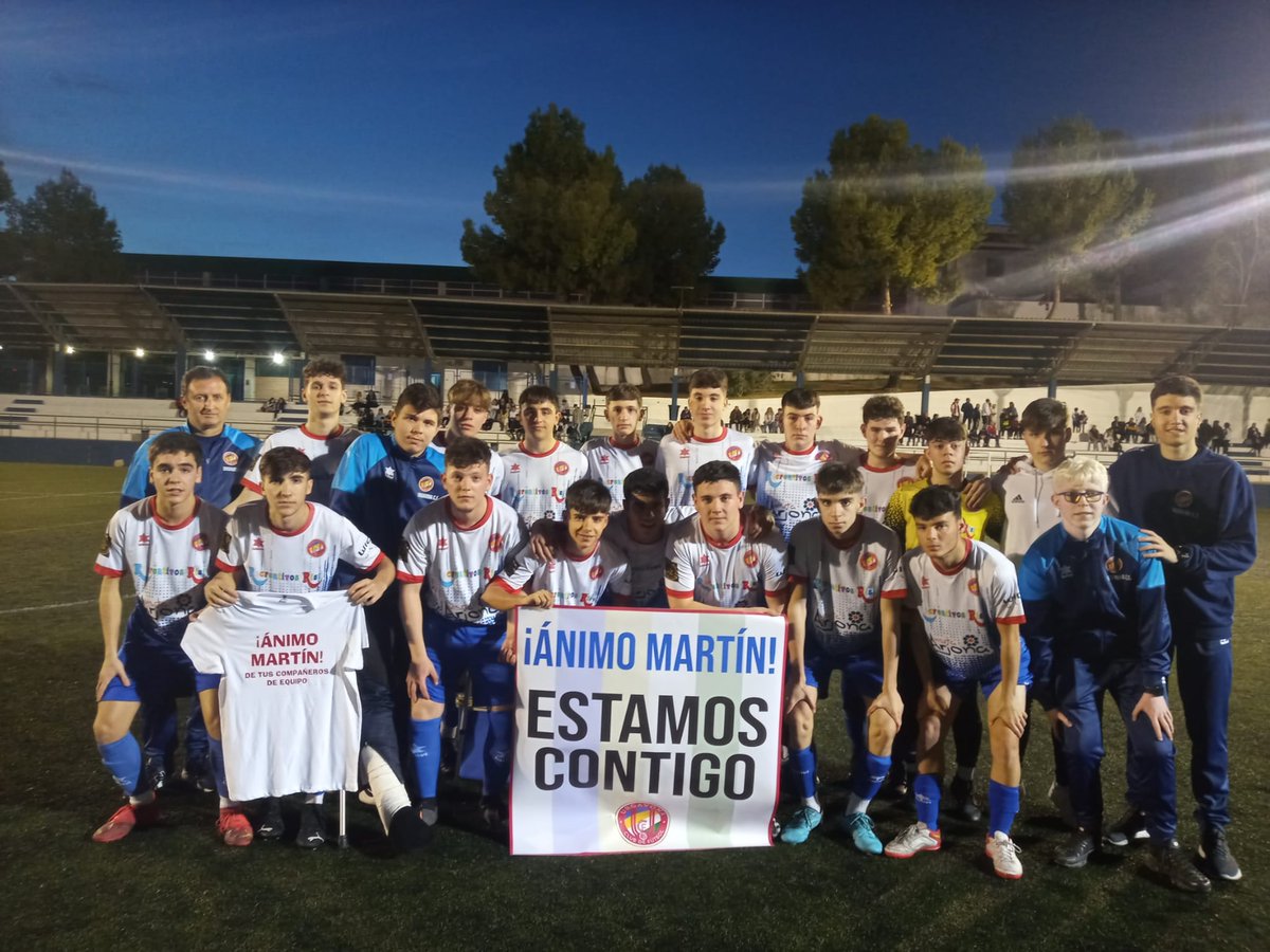 Godino_11's tweet photo. Poco se habla de que ayer volvió el fútbol champagne al Manuel Vidal https://t.co/vyNTPI8Erf