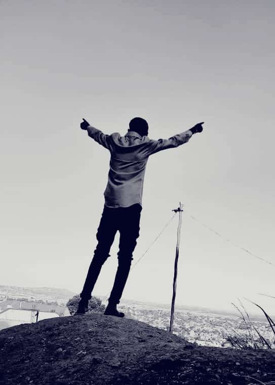 DacSettle's tweet image. Y'all coming to do tourism along #kireka quarters ayah.....
If your to stand exactly in the place am standing in u go see #Kasokoso 
Huh🙆
Follow @DacSettle you will see #Kinawataka😁😁😁