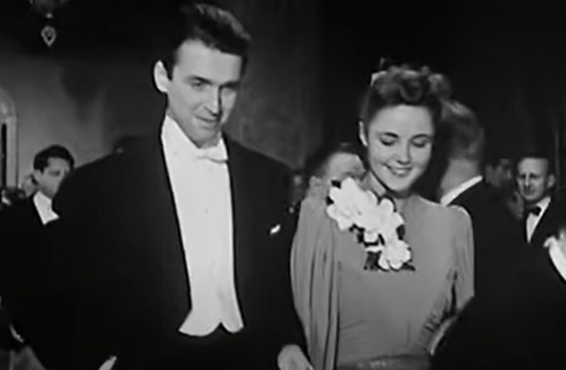 SoScarlett1's tweet photo. James Stewart with model turned actress, Kay Aldridge, at the Cocoanut Grove nightclub inside the Ambassador Hotel, for the 1940 #Oscars. He was tipped to win. #oldmoviestars #TCM #oldHollywood #oldmovies #GWTW #GONEWITHTHEWIND #TCMparty #KayAldridge #JamesStewart #CocoanutGrove https://t.co/UKFBwOthgB