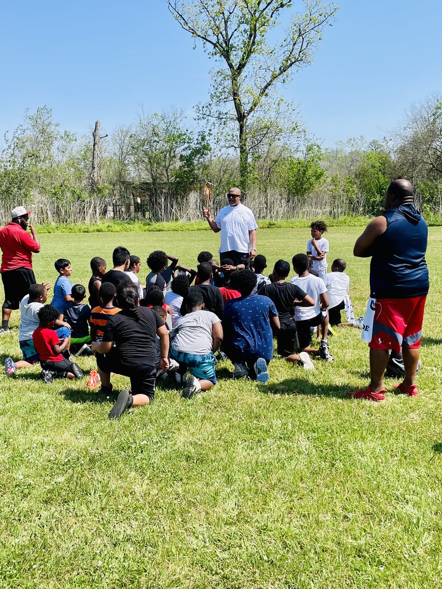 EisenhowerFB's tweet photo. Thank You Coach Mitchell & #AcresHomesBulldogs for having me out this afternoon. The future of Eisenhower Football is bright🌟. #SWOOP🦅 #BuiltDifferentinThe44 https://t.co/VMuZR6Spj4