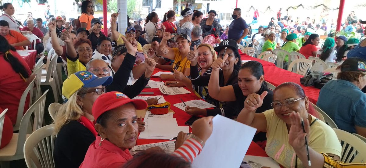 Leonard50846227's tweet photo. #ChávezComunicador

 El Zulia participa en el Congreso Nacional de los CLAP
#Zulia Acuerdan estrategias para avanzar con la seguridad y soberanía alimentaria en la región

@ludwing_hans @poderdigital812 @patriona52 @poderdigital813 @patriona57  @poder812  @cpmarp21 https://t.co/jWKv3rkjXn