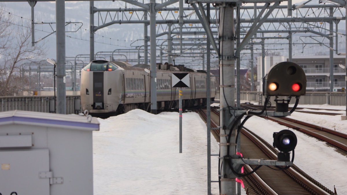 tomihaka56's tweet photo. 【3/12】
旭川駅 16時00分〜16時20分
カムイ32号 
16:00発 旭川→札幌
普通岩見沢行 
16:12発 旭川→岩見沢
大雪4号
16:19着 網走→旭川

久し振りに撮ってきました。 https://t.co/jOjtjduWqL