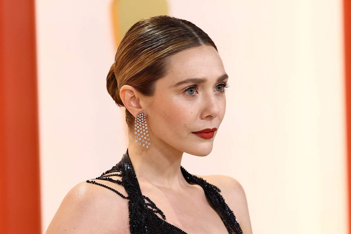 PopBase's tweet photo. Elizabeth Olsen at the #Oscars. https://t.co/nRYf8sVL1I