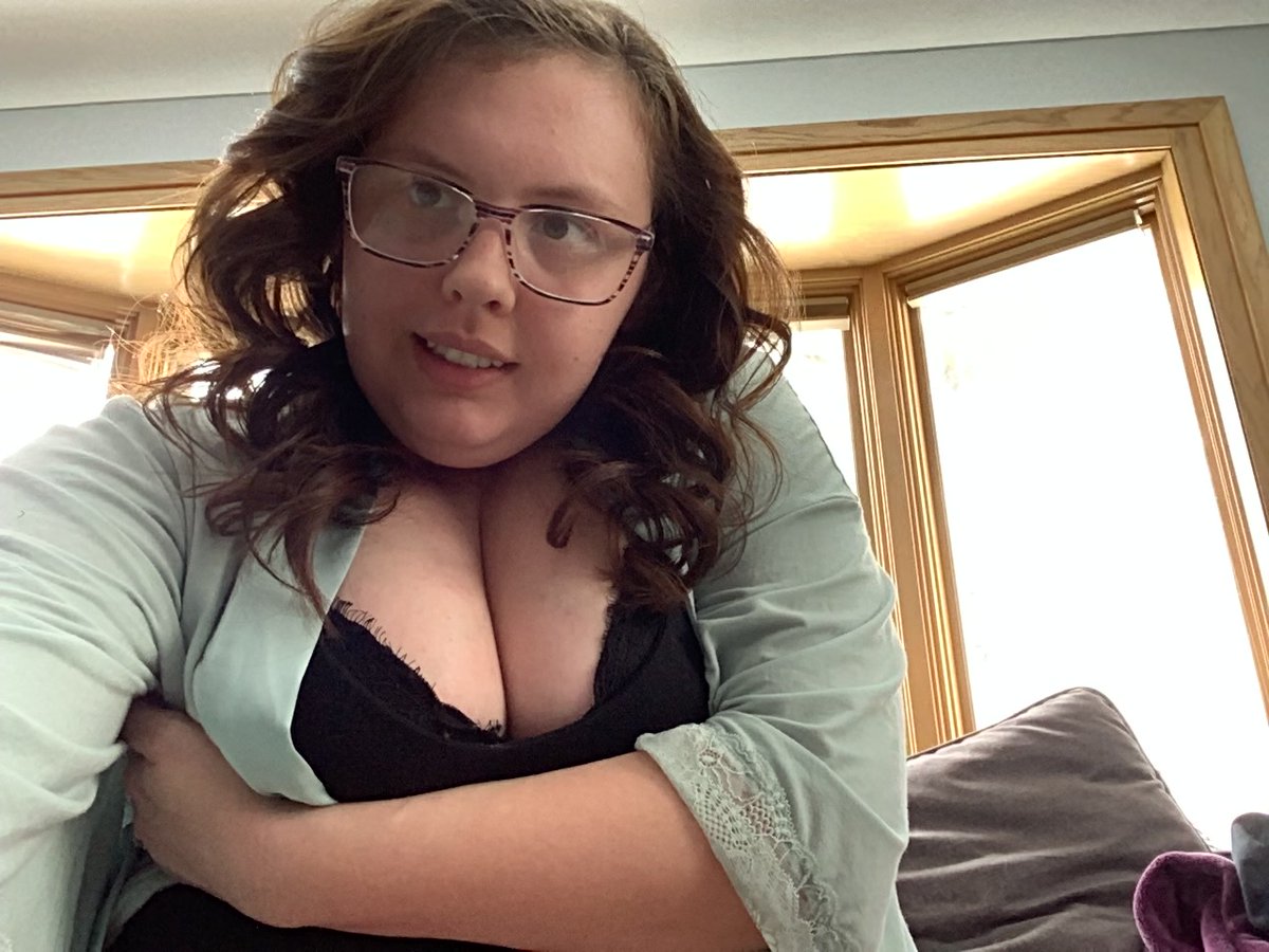 LuxAnderson23's tweet photo. Sitting in the living room in my sexy clothes just thinking about being naughty ;) Subscribe to my onlyfans account @loveyoulux and check out more naughty wifey content :) https://t.co/itSp3ktfdq