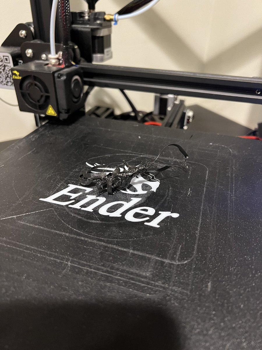 TravisLaPEng's tweet photo. One major hassle when it comes to 3D printing is “bed leveling.” It is crucial that the bed is 100% level or the print can be uneven or turn into a plastic mess (see below). @YHSMrsMero #3dprinting https://t.co/bkMdMU6eou