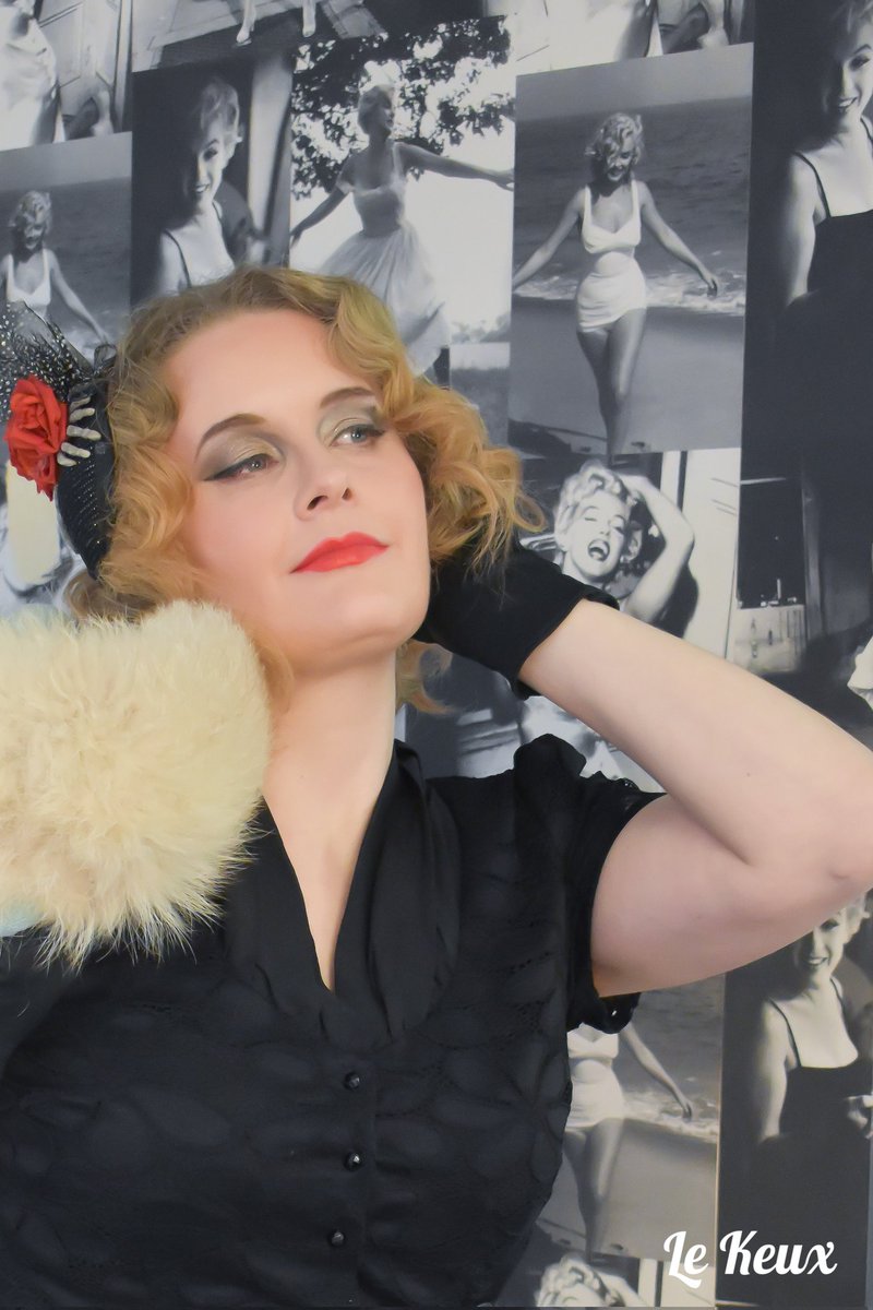 Artyfarty1982's tweet photo. I haven't written anything in a while so enjoy some photos instead. For my birthday in December, I had a vintage style makeover and photoshoot. Loved it! #retrofashion #vintagestyle #makeover #photoshoot https://t.co/OqZthElPIi