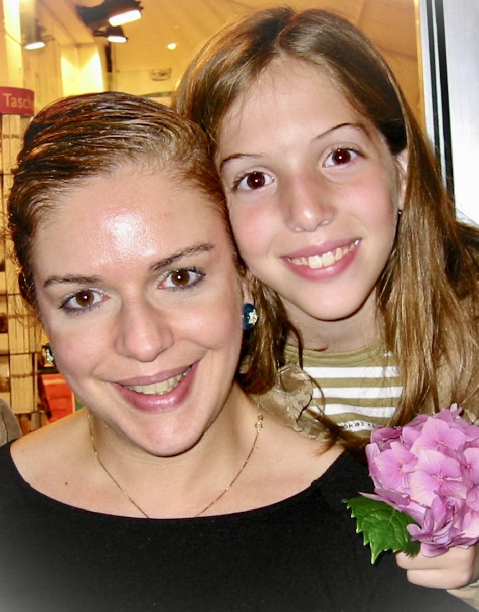 estherkhaddad's tweet photo. #Mona Daniella and I were always close. Until #DrOwenMuir #ScottMuirMD #CarleneMac from #bklynminds #fermatahealth taught her to hate us as Alan said. Shame on them!! They are a disgrace to their profession!! #childloss #grief #bereavedparents #missyou https://t.co/rPGjUxehbZ