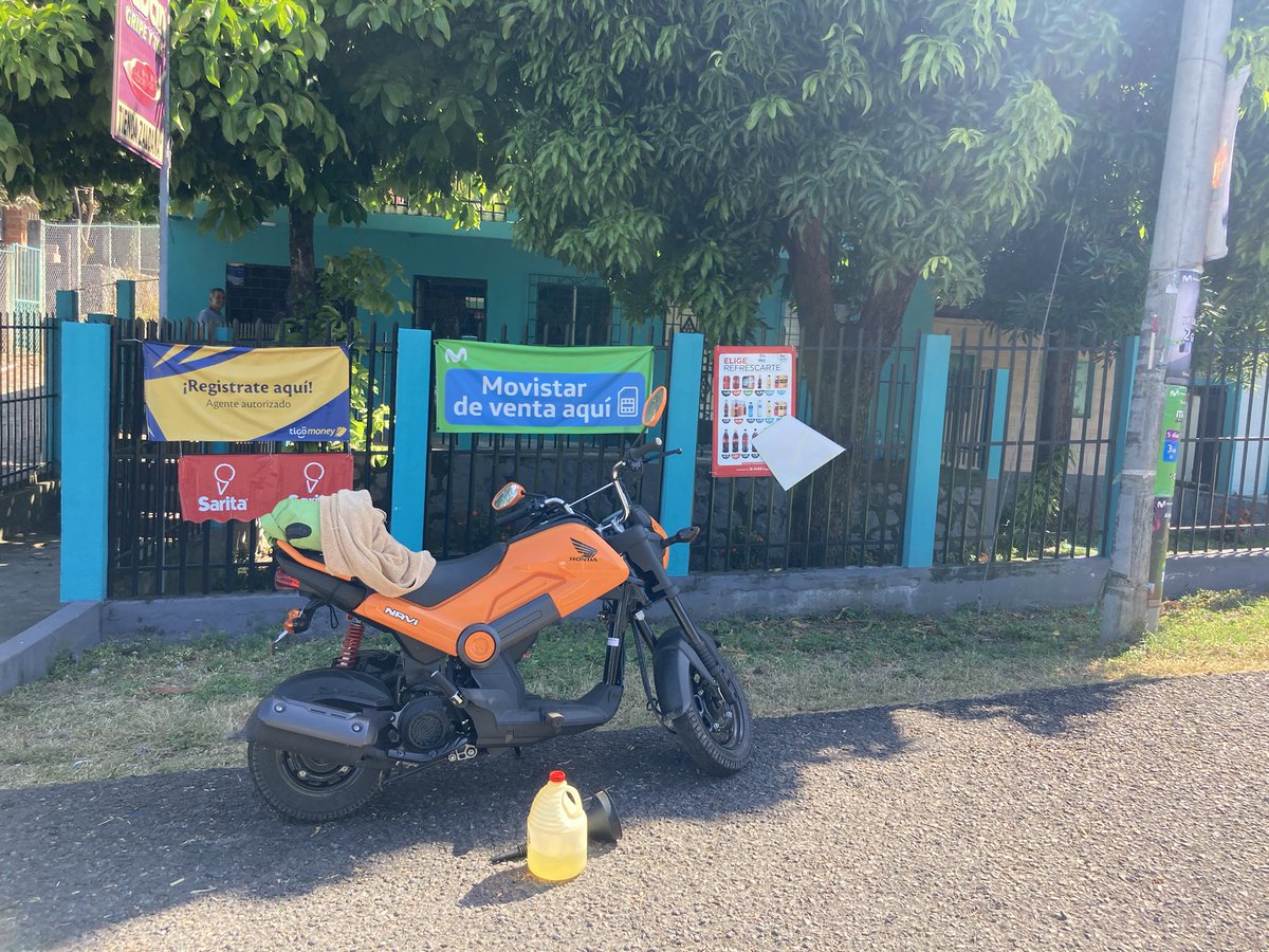 MrWheelbarrow's tweet photo. @charlie21fastaf My guy Saoul sells gas for Bitcoin in between El Zonte/ Shalpa and accepts Bitcoin at his Tienda. I always carry  usd fiat but you’ll never know who accepts Bitcoin until you bring it up 🇸🇻 https://t.co/jEFCLay4yc