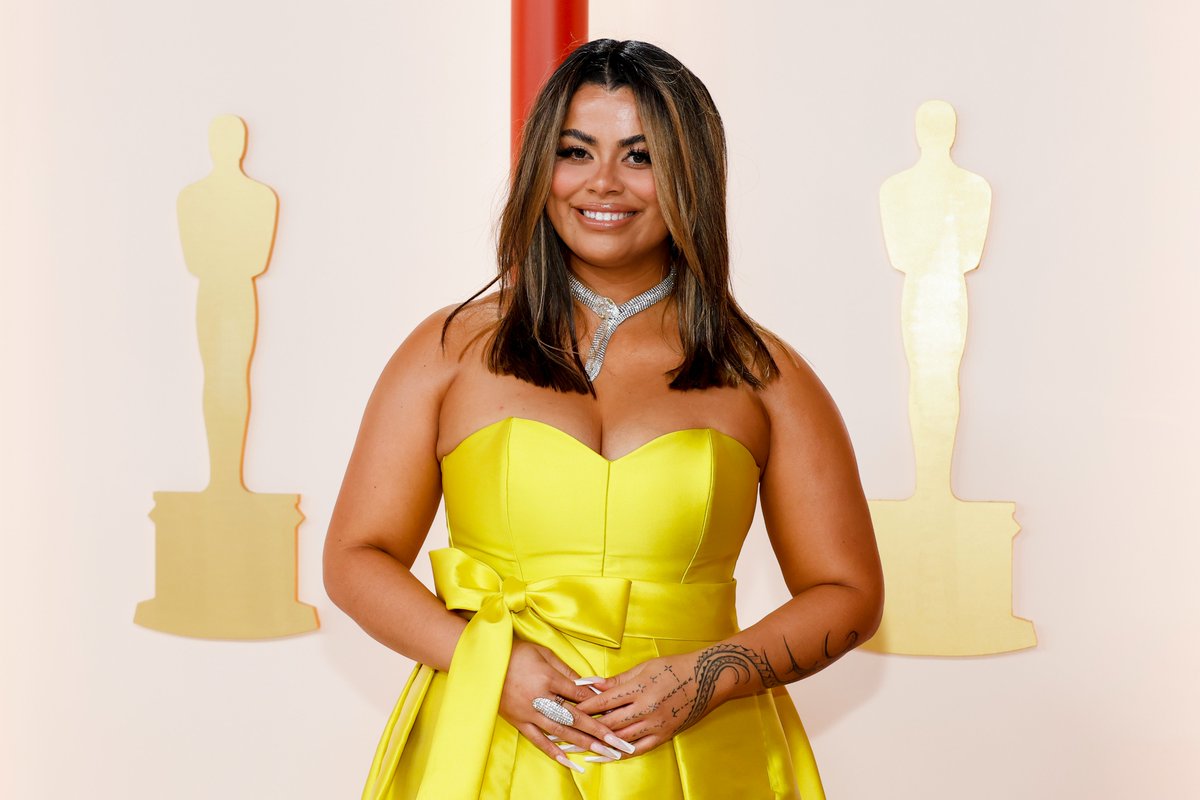 WhatsTrending's tweet photo. TikTok sensation @DrewAfualo makes her first appearance on the champagne carpet for the #Oscars 

(📸: Getty Images) https://t.co/GrNoN9wYeP