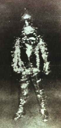 CryptidQuest's tweet photo. In Falkville, Alabama on October 17th, 1973, off-duty cop Jeff Greenhaw claimed to have seen a tinfoil-covered humanoid after seeing a UFO. It ran at super-human speed, and Greenhaw couldn’t follow it. https://t.co/etDVjifQtp