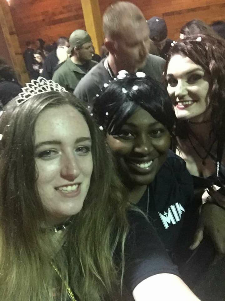 Kayle9751's tweet photo. 5 years ago today I saw MIW for the first time, met these two lovely ladies Im still die hard barricade bitches with, and found pure happiness ! Thank you @MIWband for shows and my best friends 🖤 https://t.co/0RSYFxc5y0