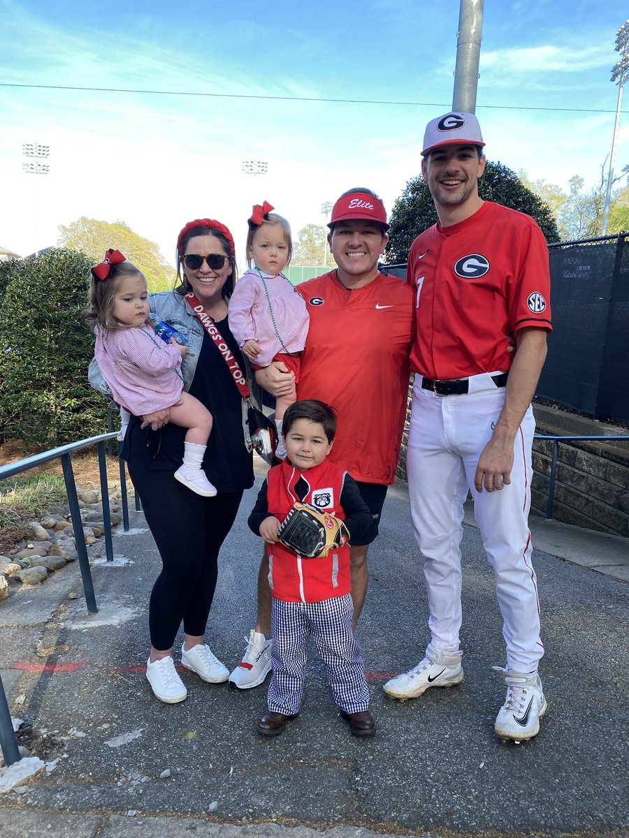 Coach_Gill56's tweet photo. GO DAWGS!! Appreciate you @gspikes17 ‼️ The Gills had a blast!! @UGAAthletics @BaseballUGA 

#DawgsOnTop https://t.co/H2Gjt1xpTR