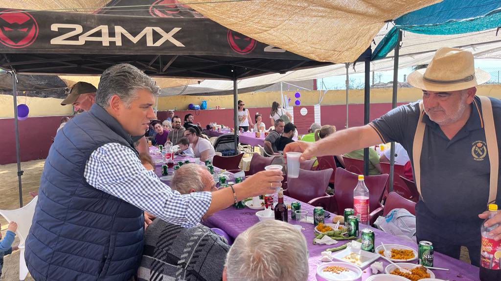 miguelcazorlag's tweet photo. Ver como un barrio está UNIDO, donde la participación ciudadana es en esencia de verdad, y no politizada o anulada como los últimos años, es una verdadera satisfacción. Enhorabuena a la junta directiva @ParajeGuillen y a tod@s l@s que lo habéis hecho posible, ha sido muy emotivo. https://t.co/8M7OmFLVS2