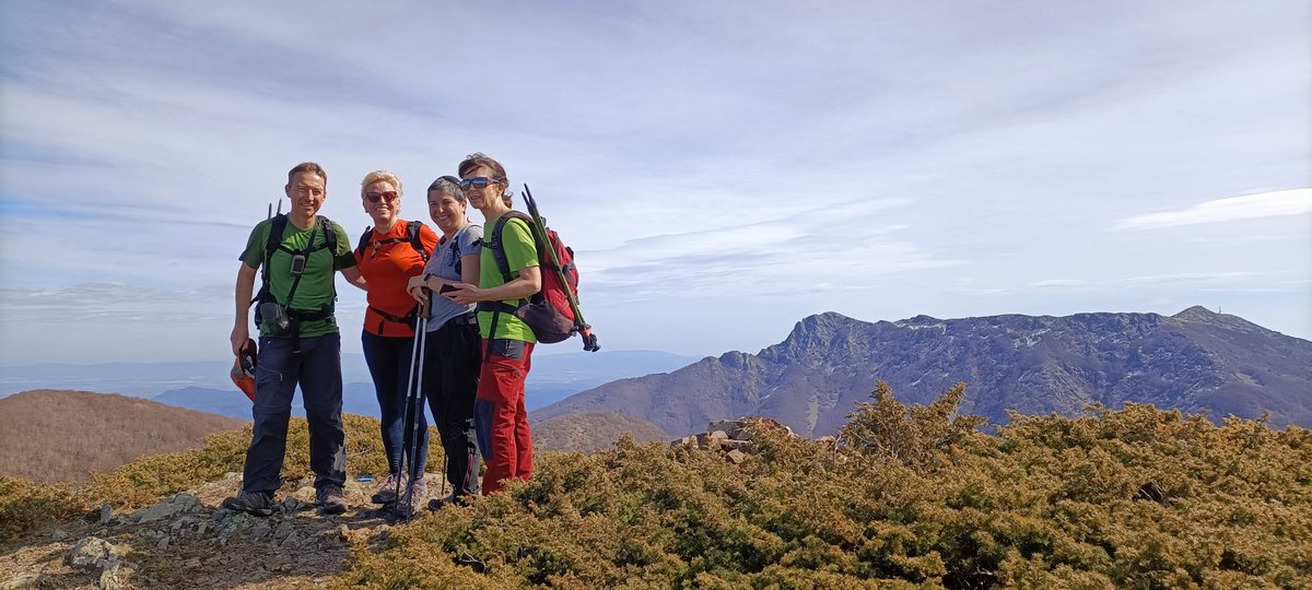 aebufala's tweet image. Excursió de dissabte al Matagalls des de Sant Bernat amb un dia primaveral, camins poc fresats i bona companyia.  #revistavertex #excursionisme #FEEC