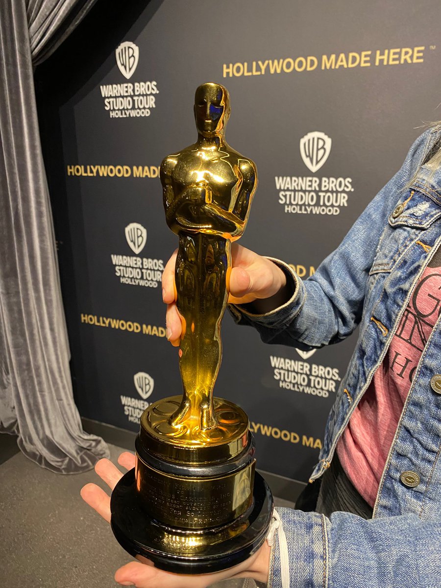 ashlkus's tweet photo. It’s a lot heavier than it looks! 😂 https://t.co/Hyesr9Fn7z
