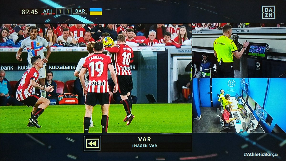 ArchivoVAR's tweet photo. 📺 El VAR anuló el gol de Williams por mano en la recuperación.

Muniain roba el balón con la mano a la altura del hombro, por tanto, infracción, instantes antes de lanzar el contragolpe.

El VAR echó un cable de forma correcta a Gil Manzano. ✅ https://t.co/BAgbvnw4Fx