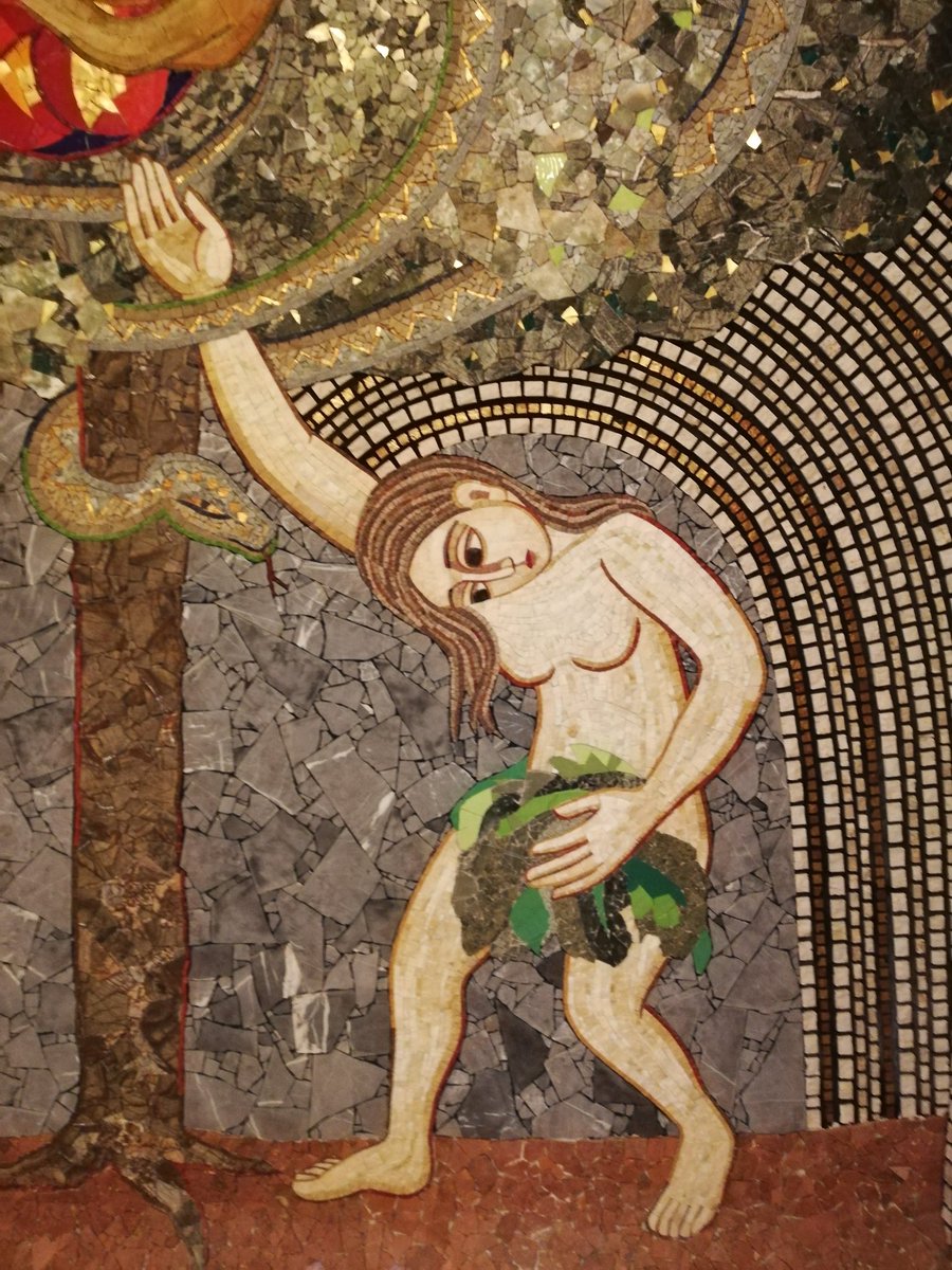 DepPlasticaClot's tweet photo. El mirador, els relleus, medallons, mosaics de la cova de Manresa són  manifestació artística d'una qualitat extraordinària. Dualitat Plasticisme i espiritualitat tan ben resolta per a un lloc tan històric. Sortida de 2n batx. #SID #JECLOT https://t.co/Oemr0Ho1lw