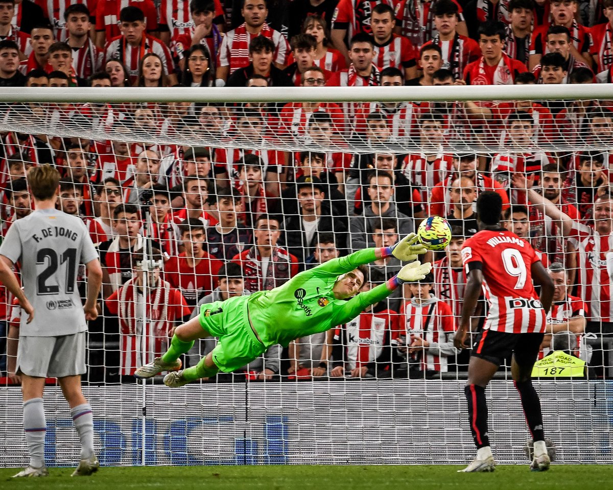 brfootball's tweet photo. Ter Stegen is incredible 🧤 https://t.co/zMHdFY8jVH