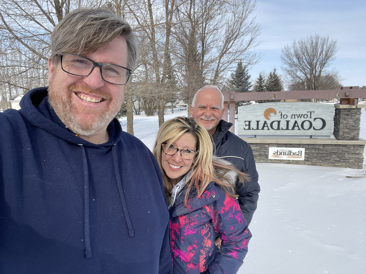 CrossBorderPod's tweet photo. Great to meet up with @CoaldaleAB Mayor Jack Van Rijn and Councillor Lisa Ries. Incredible fun tour of their amazing Southern Alberta community. #albertamunicipality #albertacommunity #localgovernment https://t.co/xb4Rjuui5Q