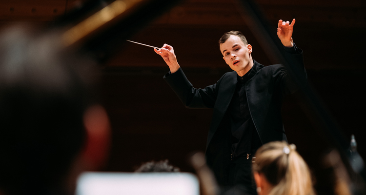 Canadian Conductor Francis Choinière wins $125,000 Mécénat Musica Prix Goyer 2023-2024
@mecenatmusica #FrancisChoinière  #conductor #music #classicalmusic #filmscores #orchestra 
wp.me/p4jJoz-dLY