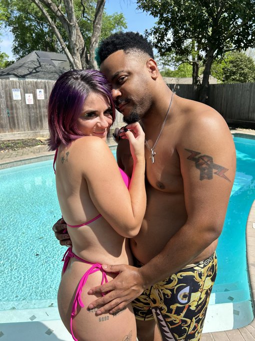 1 pic. I love getting wet with @FinnysPlayhouse https://t.co/i5SB5rVoOO