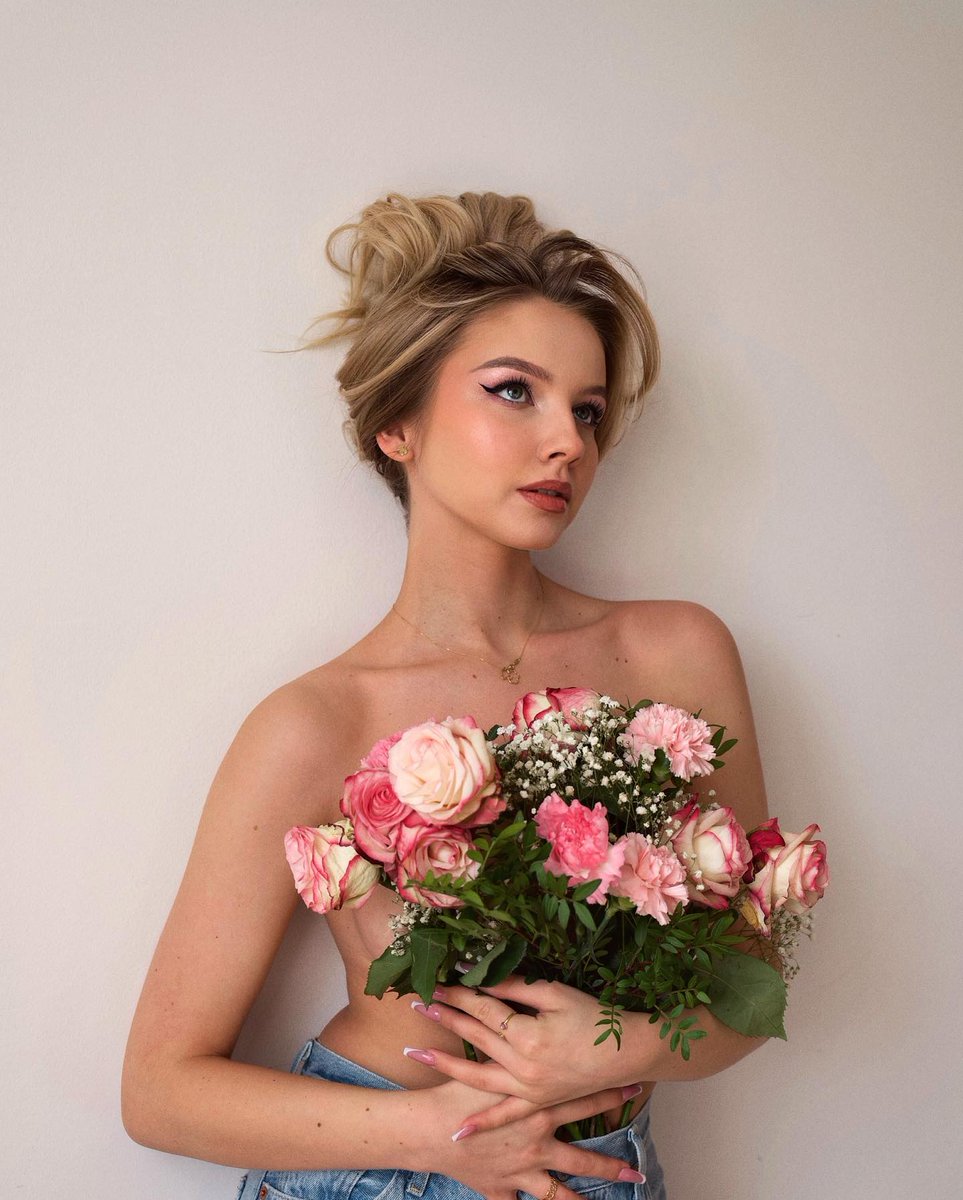 lodge_iris's tweet photo. . 　　 　　　　　. 　　　 
 ⋆  ·  ˚ 　　　  　
   ·　 · 
　 ✹ .  ⋆ ·  　 * 　 ✧
 ✦ 　 　 · 　　　 　　　　
 * 　　　 　　 　　　　 ˚ https://t.co/45JmZnVxBu