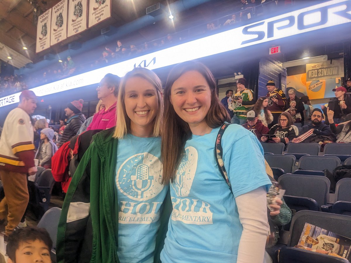 WinnieClausell's tweet photo. 🎶🎵Prairie Choir is representing @Chicago_Wolves #PrairiePumas #joy #inspire96 @MrsMuehling https://t.co/CgWJiHJRQ2