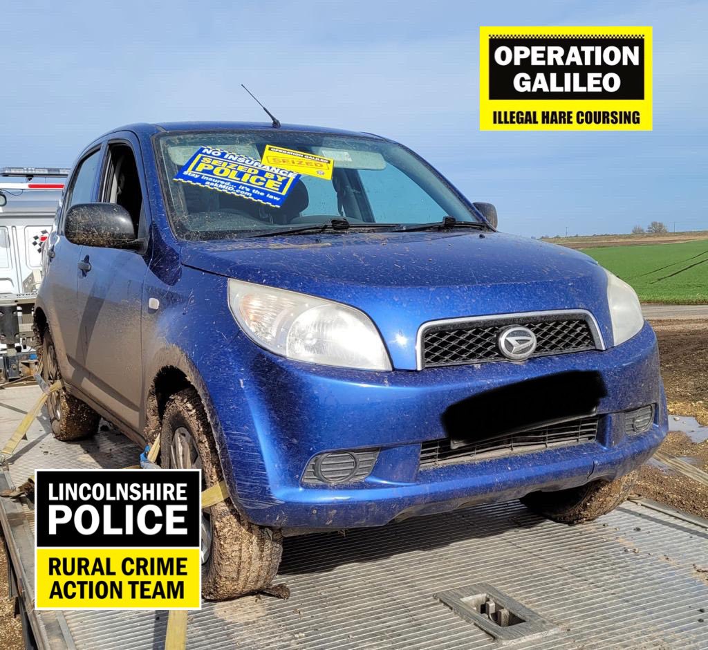 Today officers were also deployed to reports of hare coursing in the Common Drove, Crowland area 

Resulting in - 
4 in custody 🚨
4 dogs seized 🐶
1 car seized 🚙

Assisted by response and <a href="/CambsRuralCops/">Cambs Rural Cops 🚜🚮🏰🦊🦇</a> after reports in their area

#RCAT #RuralCrime #OpGalileo #Teamwork