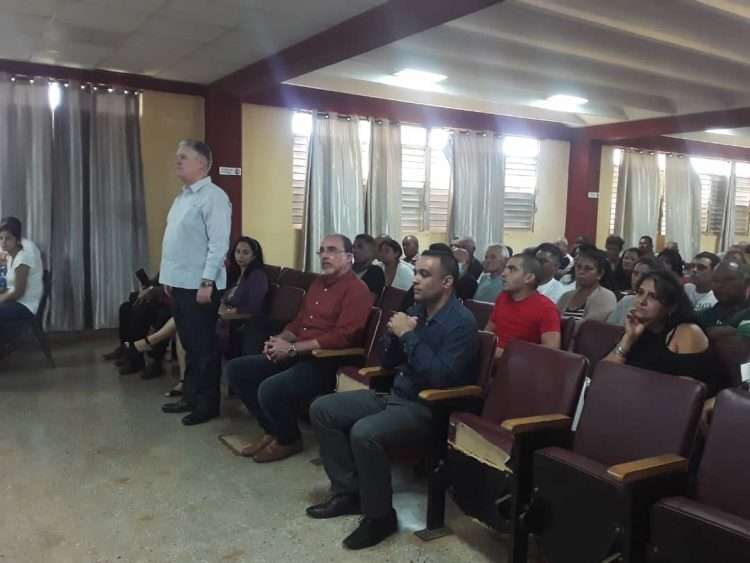 GladysArtemisa's tweet photo. Representar a nuestro pueblo en la ANPP significa sentir por #Cuba,sentir la vocación de servir a nuestra patria y continuar fortaleciendo nuestro socialismo.
#MejorEsPosible 
#YoVotoXTodos https://t.co/iiHE9pral8