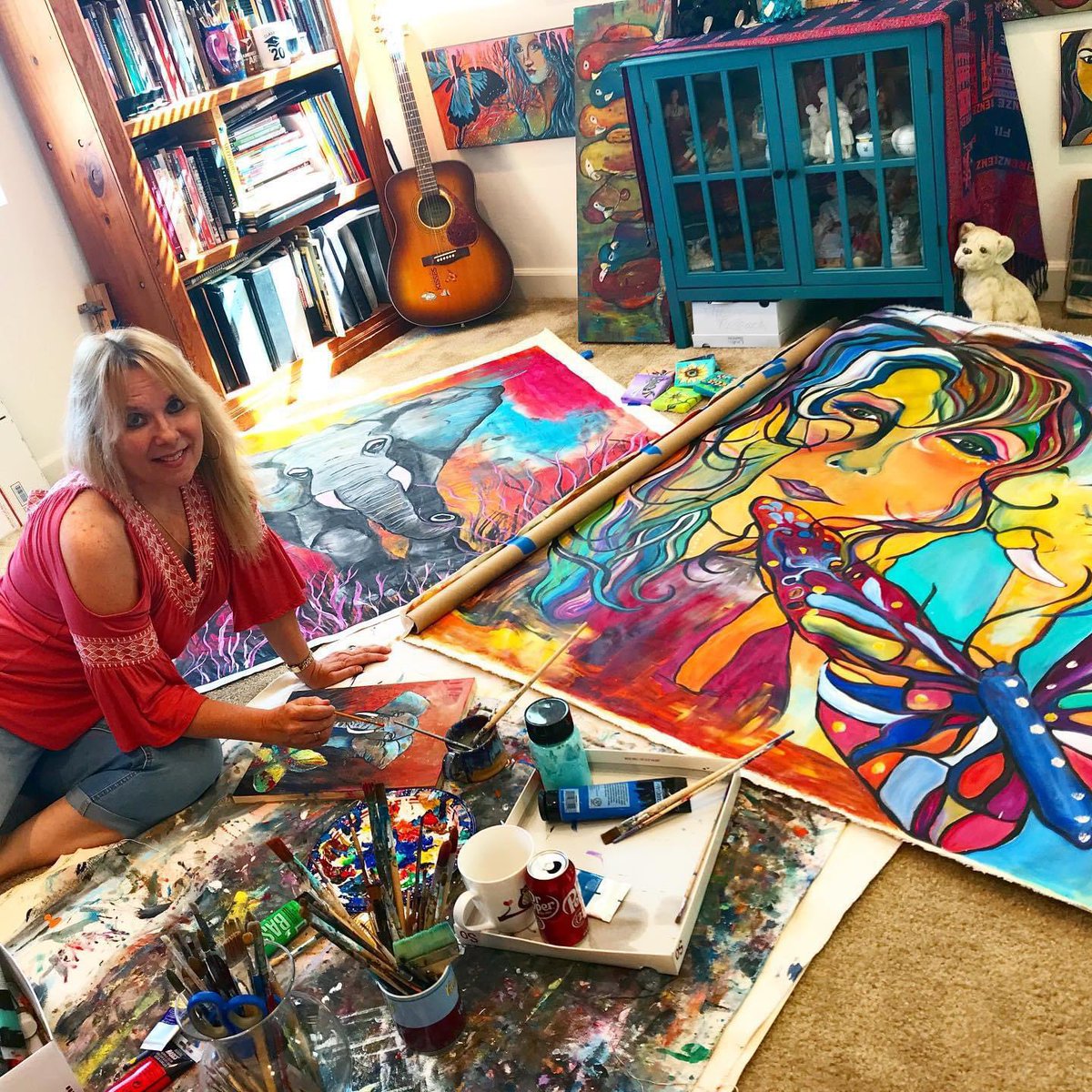 marilynhuertART's tweet photo. Talk about #mentalhealth? I can’t say enough about how #creativity helps. If times are hard,, &amp; U don’t know if sun while shine tomorrow, get materials &amp;explore how 2tap into UR inner spirit. Make art just for U. Don’t B afraid 2bjudged. B surprised how creating makes Ufeel. https://t.co/JFl1WxQ8EC