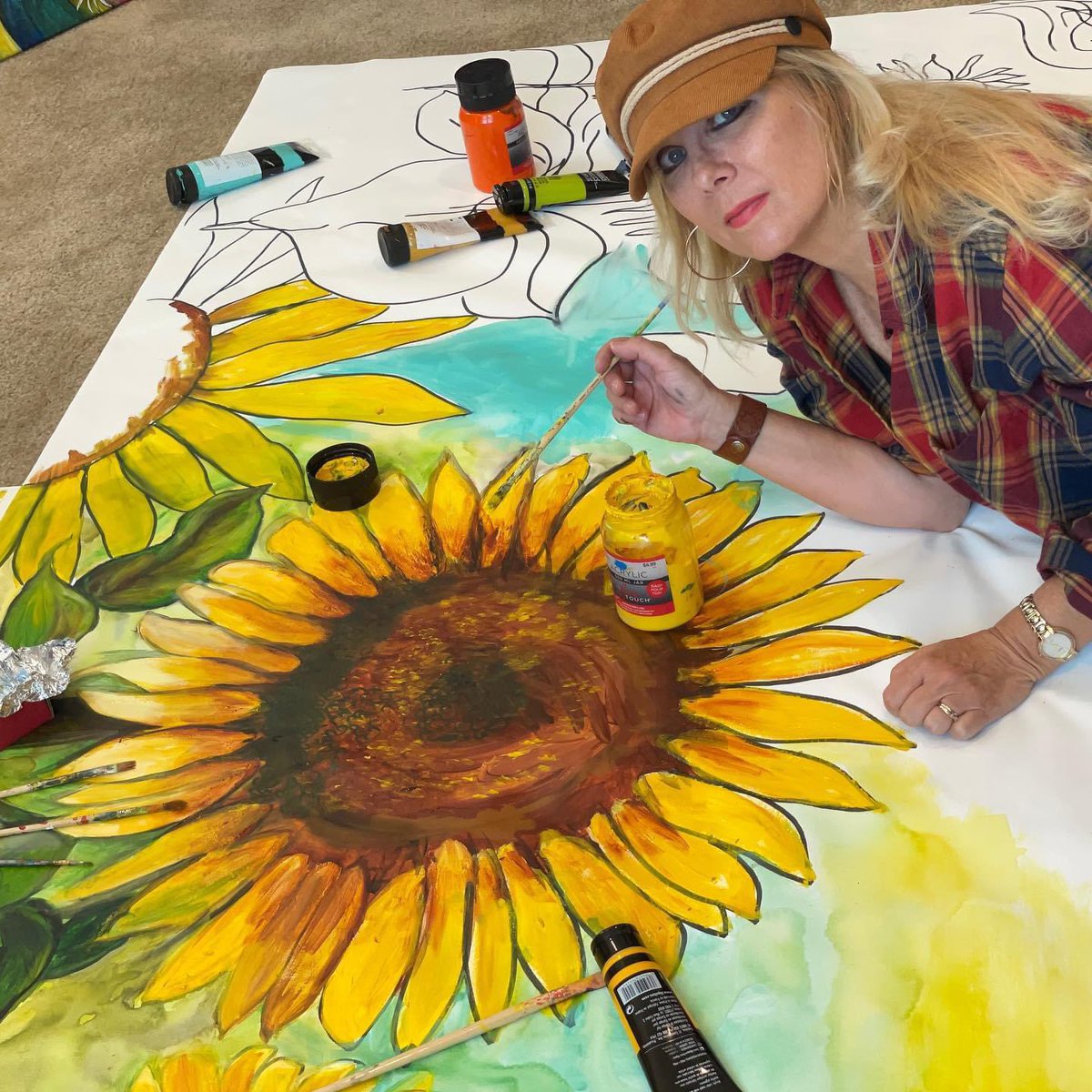 marilynhuertART's tweet photo. Talk about #mentalhealth? I can’t say enough about how #creativity helps. If times are hard,, &amp; U don’t know if sun while shine tomorrow, get materials &amp;explore how 2tap into UR inner spirit. Make art just for U. Don’t B afraid 2bjudged. B surprised how creating makes Ufeel. https://t.co/JFl1WxQ8EC