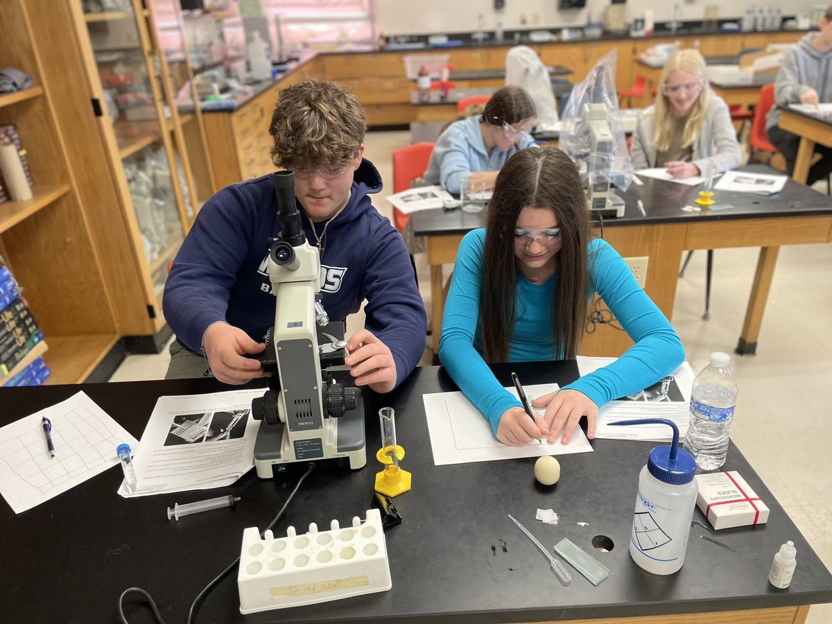 WCDS_Science's tweet photo. #WCDSHonorsBiology students created proto-cells called coacervates with a mixture of organic compounds and hydrochloric acid last week in the lab! #WCDSScience #WCDSUpperSchool #WCDSGrade9 #WCDSAcademicExcellence https://t.co/WACdj0hTbh