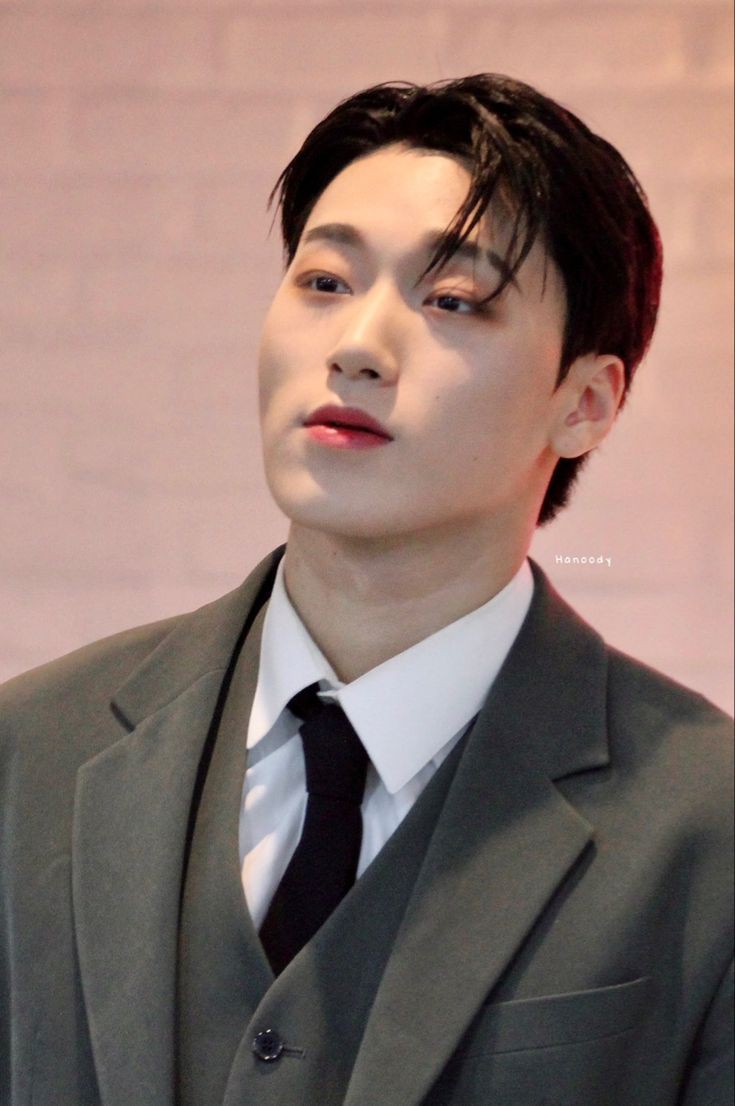 cw // nsfw, fox hybrid wy, human sn, tail play?

sn is happy. ever since wy arrived his life has taken a 180° turn; he was not looking for a hybrid, or even had entertained the idea of ever having one, sn is busy with work and social life as it is, he didn't have time for a pet.