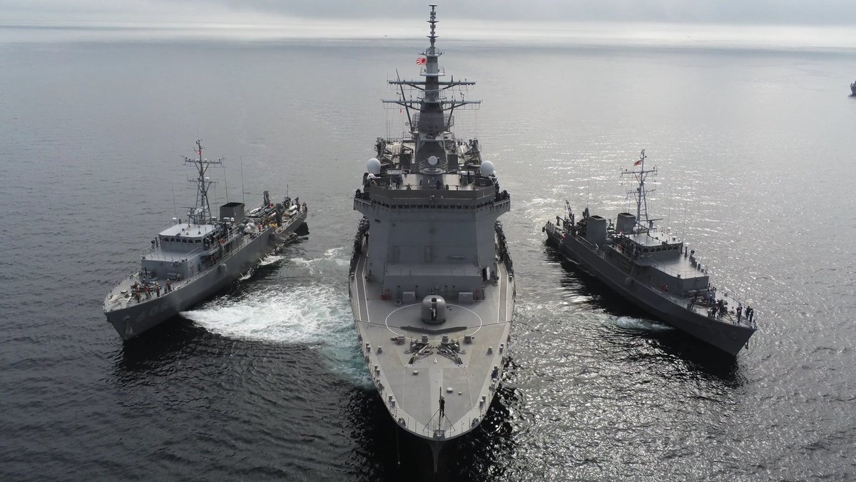 JMSDF_A_MF_HQ's tweet image. #掃海母艦
#母艦補給
#サンドイッチ🥪