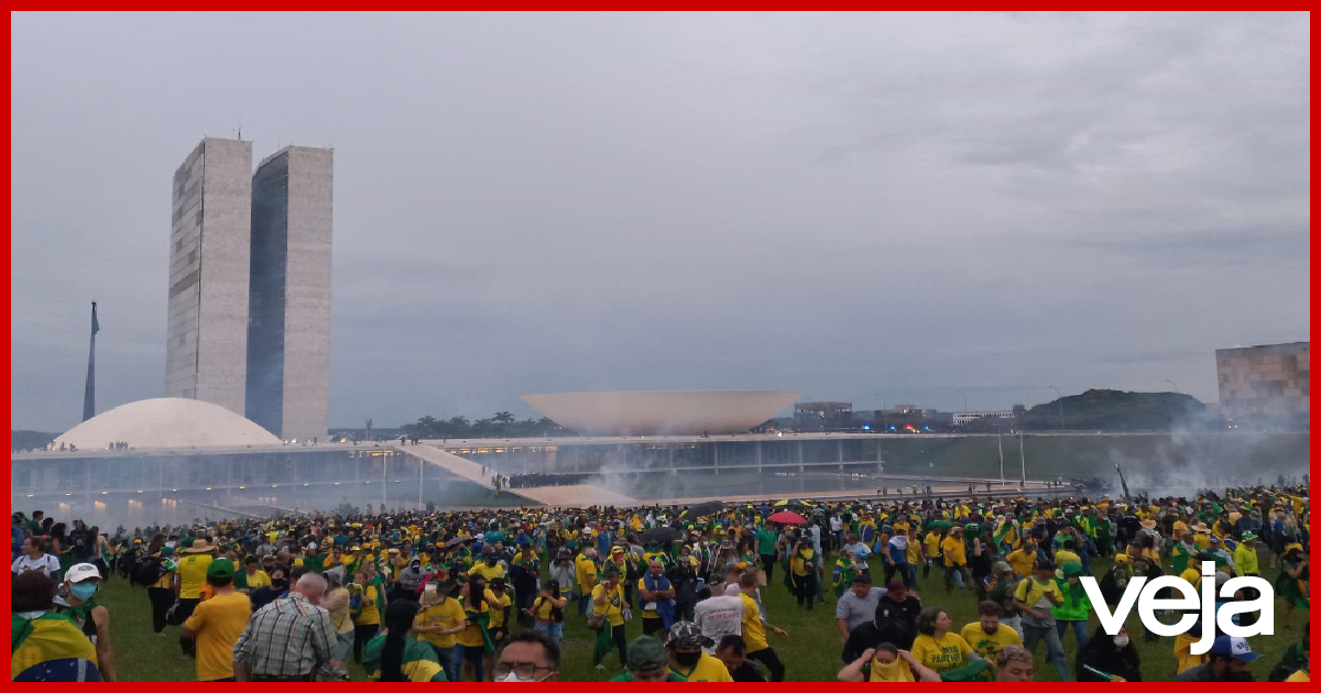 As bombas de gás lacrimogêneo e granadas da Câmara 
veja.abril.com.br/coluna/radar/a…