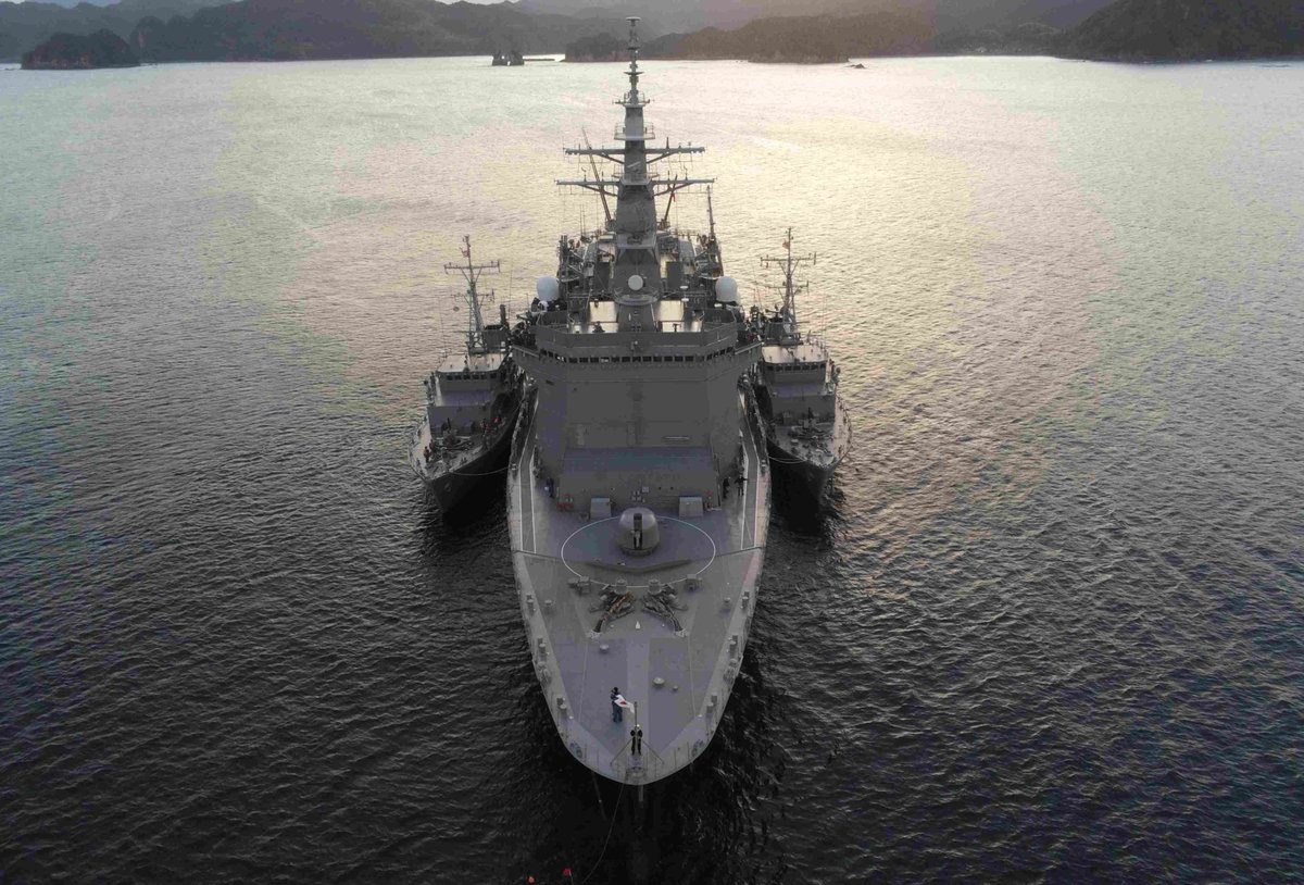 JMSDF_A_MF_HQ's tweet image. #掃海母艦
#母艦補給
#サンドイッチ🥪